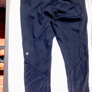 Lulu Lemon 3/4 black leggings with mesh panels/ size 10